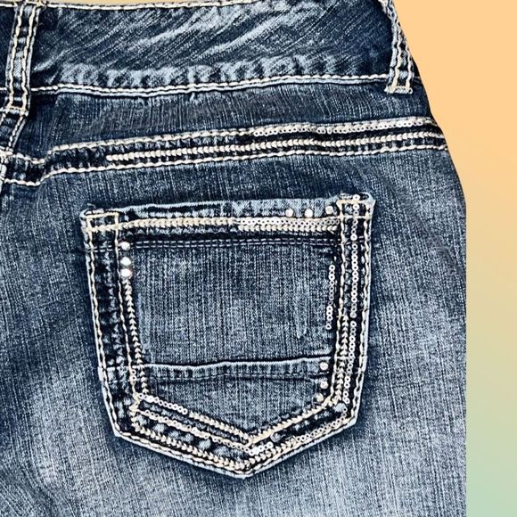 Maurices Light Wash Denim Capris Size 13/14 #124 - Picture 6 of 6